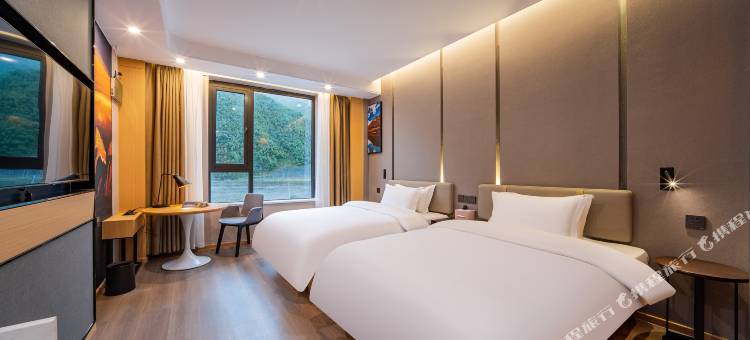 七摄藏乡酒店(康定新都桥摄影天堂小镇店)图片