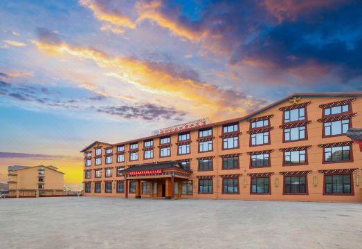 松潘仁天子大酒店外景图