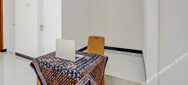 OYO 92209 康戈里科家庭民宿(Kanggo Riko Family Homestay Mitra Reddoorz)图片