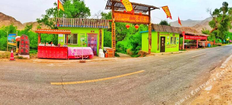 中卫沙坡头在水一方休闲农庄图片