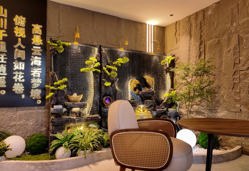 Qianhu Boyue Panorama Hotel (Xijiang Qianhu Miao Village Branch) Hotel Overview