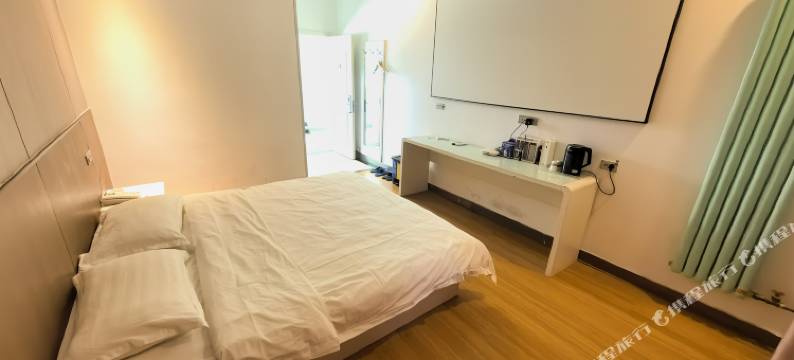 致青春电竞酒店(星月时代广场巩义站店)图片