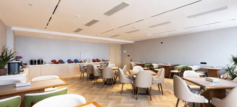 丽呈睿轩酒店(瑶湖东地铁站店)图片