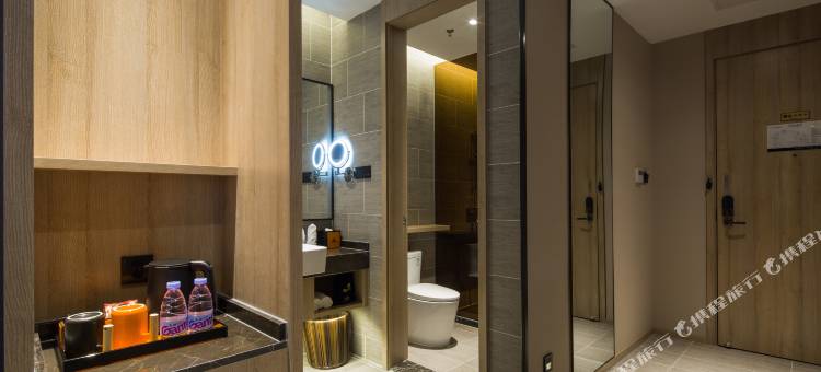 深圳定军山有戏电影酒店(西乡宝田一路地铁站店)图片