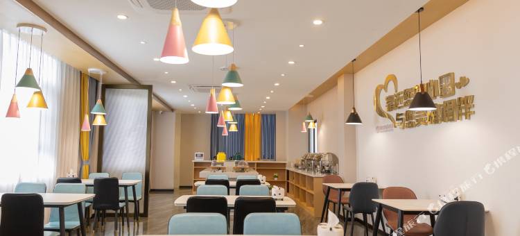 曼枫四季Plus酒店(宾阳凤凰湖公园力沃广场店)图片