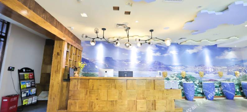 初熹山居里酒店(长白山北坡集散中心云顶市集店)图片