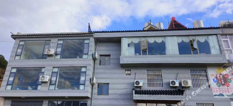 轿子雪山生态酒店图片