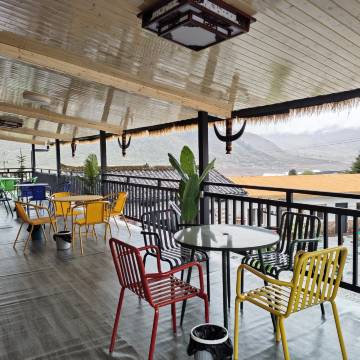 冶勒湖牧羊农庄