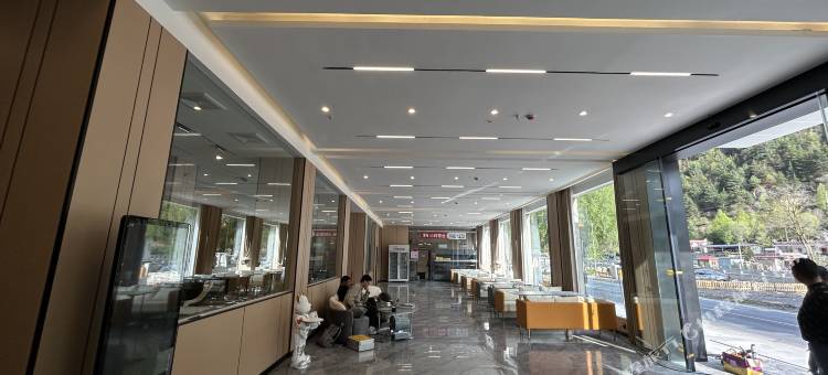瑞豪智能酒店(四姑娘山双桥沟景区店)图片