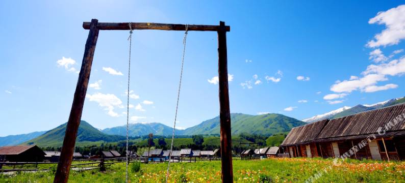 禾木花田山庄图片