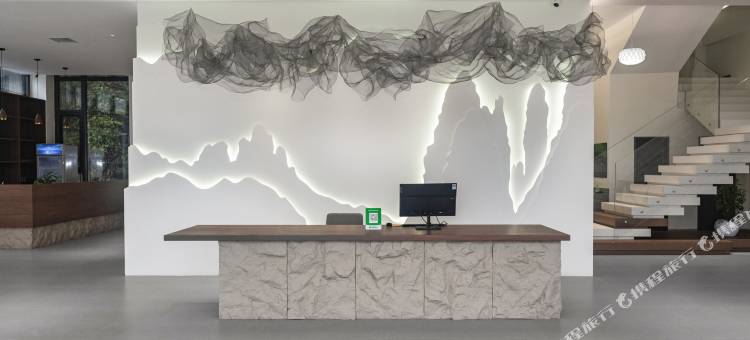 莽山源著·大峡谷畔山居图片