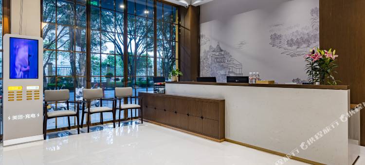 泊纳荟舍连锁酒店(盈江盈湖公园店)图片