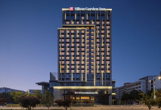 承德高新区希尔顿花园酒店外景图