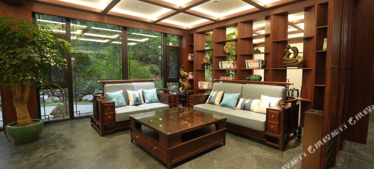 清明上河园西园叁號民宿(万岁山武侠城店)图片