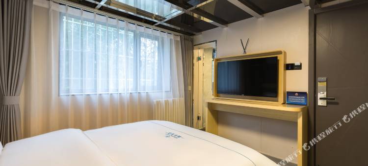 德全酒店(朝阳高铁站石佛营地铁站店)图片