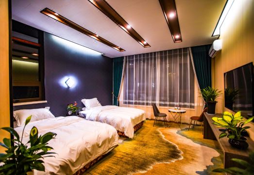 Heqing Huaxi Yazhu HomestayHotel Overview