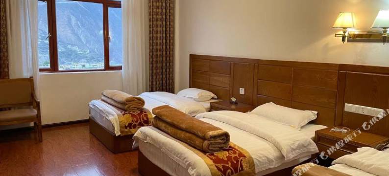 盐井珠穆朗玛酒店图片