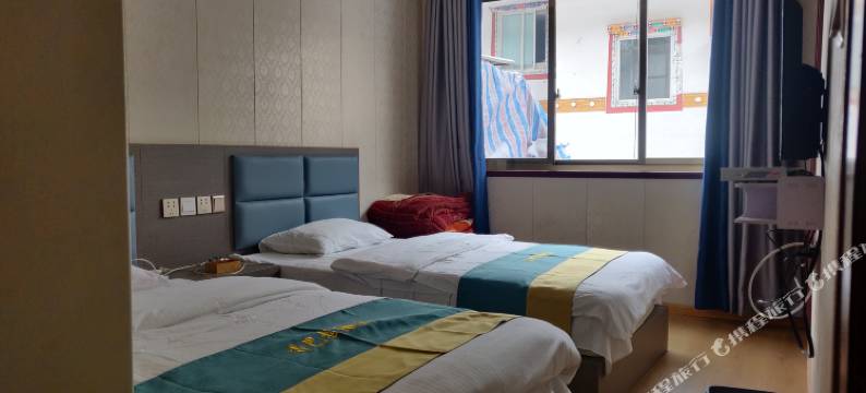 宝兴香巴拉藏寨宾馆图片