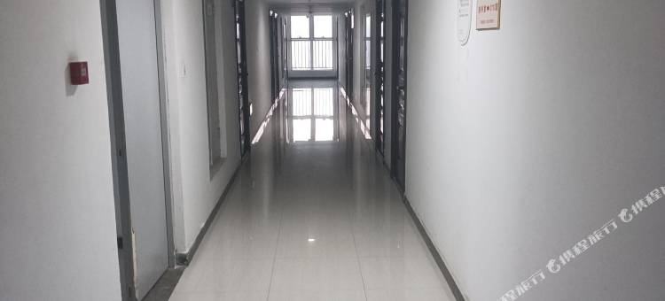 庭烁民宿(保定东站未来像素店)图片