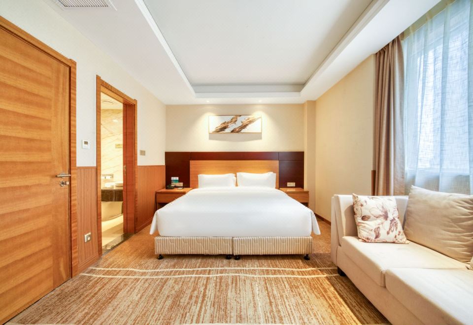 Qingdao Airport Fuhua Hotel (Hong Kong Middle Road May Fourth Square) Hotel Overview