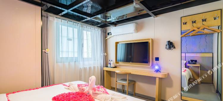 德全酒店(朝阳高铁站石佛营地铁站店)图片