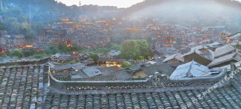 西江千户苗寨暖遇·山居民宿(东引观景台店)图片