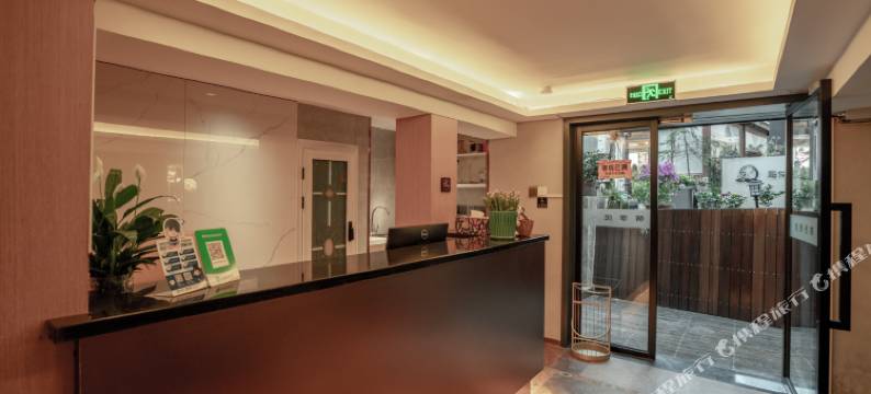 萌季民宿(西湖青芝坞店)图片