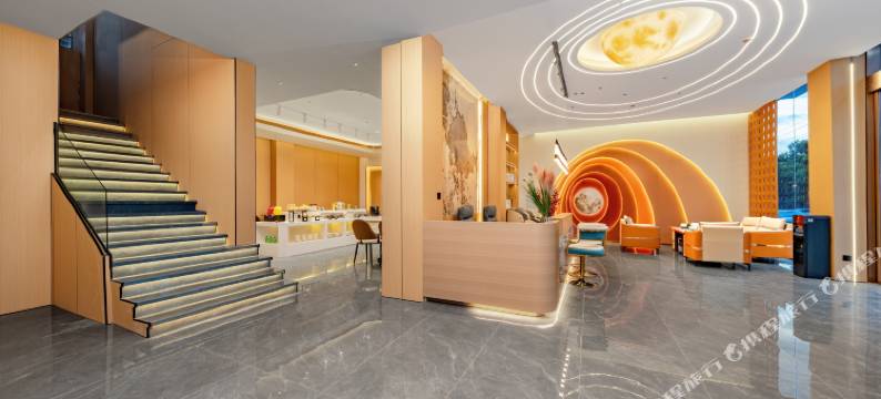 恒邦智慧影视酒店(大理高铁站洱海公园店)图片