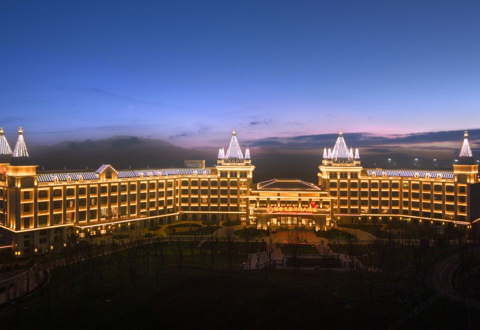 Hubei Culture & Tourism Lingling Grand Hotel over view