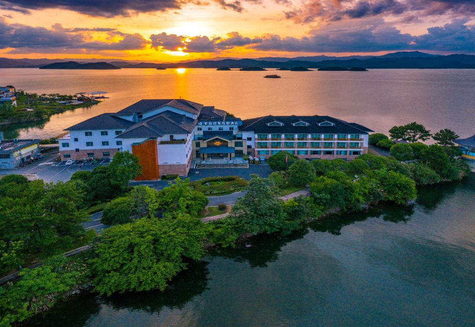千岛湖中心湖星岛印象度假酒店外景图