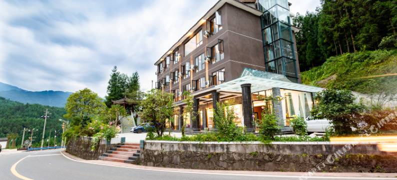 瓦屋山桃花源酒店(瓦屋山风景区店)图片