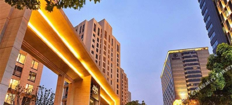 茂名路客轻居RVKB00公寓图片