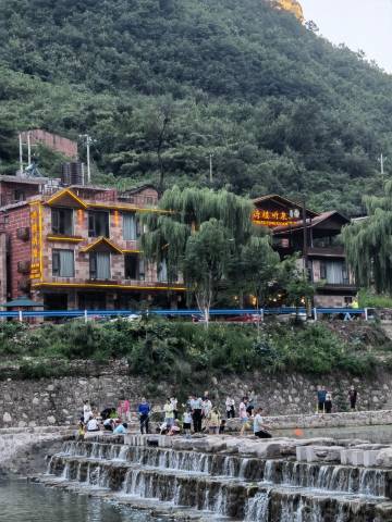 倚楼听泉民宿(林州石板岩镇店)