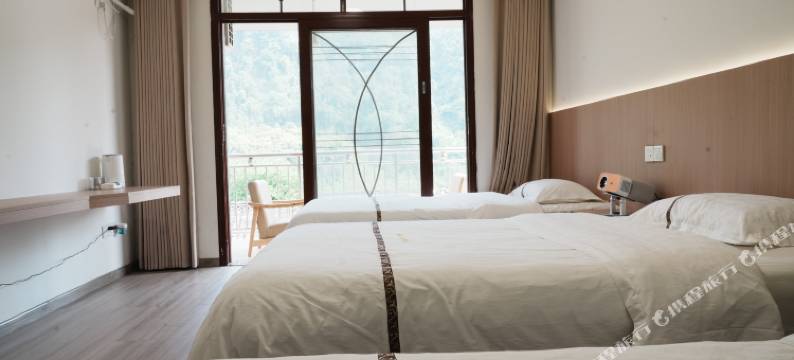 峨眉山望湖客栈(清音阁店)图片