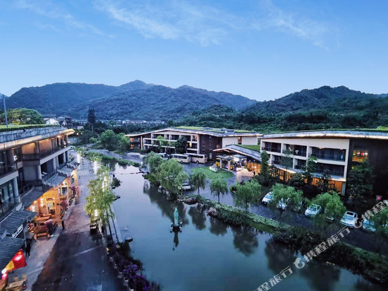 花间观山月酒店(峨眉山景区店)