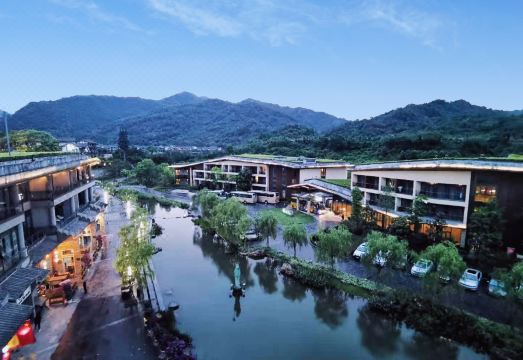 花间观山月酒店（峨眉山黄湾游客中心店）