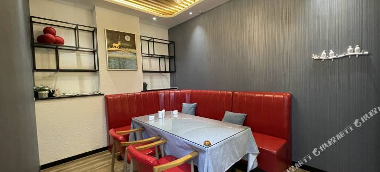 诺亚轻奢酒店(新密中强光年城市广场店)图片