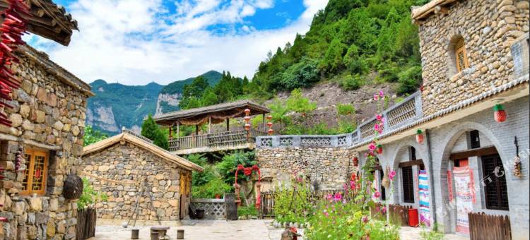 云丘山窑洞大院图片