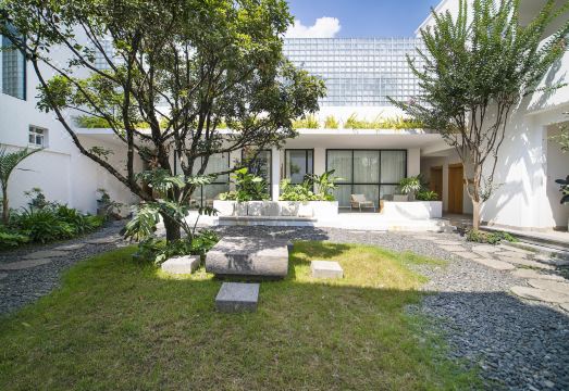 HuaJiu·Cheering House Hotel Overview