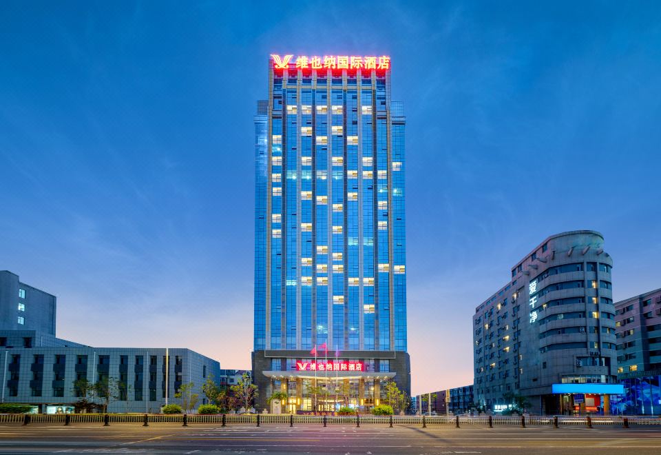维也纳国际酒店(长春红旗街万达店)外景图