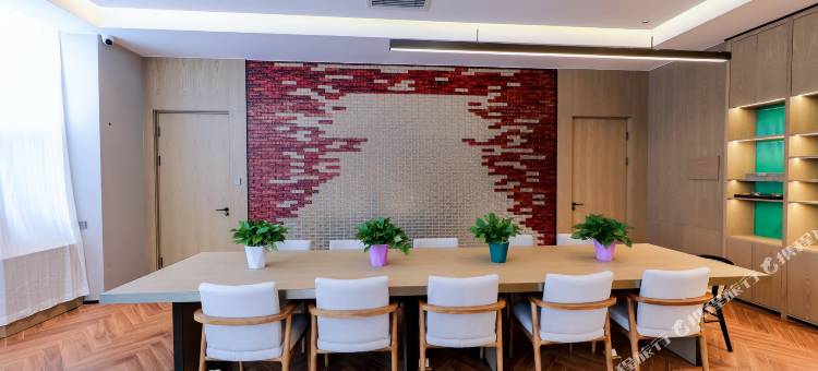 可可托海石画人生酒店图片