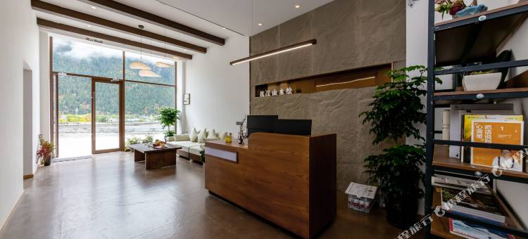 波密枕江山水绘图片