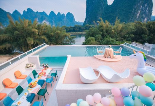 Mid-mountain Cloud & Water HotelHotel Overview