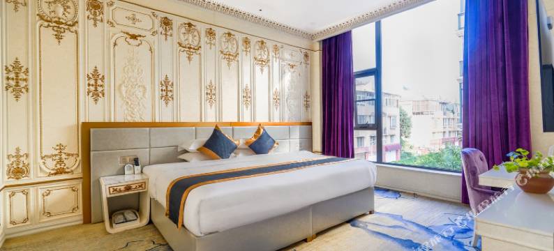 昆明秋德大酒店(滇池路大坝地铁站店)图片