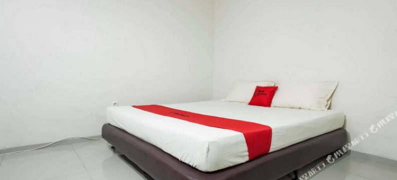 红多兹酒店@泗水邦利马苏迪曼(RedDoorz @ Panglima Sudirman)图片