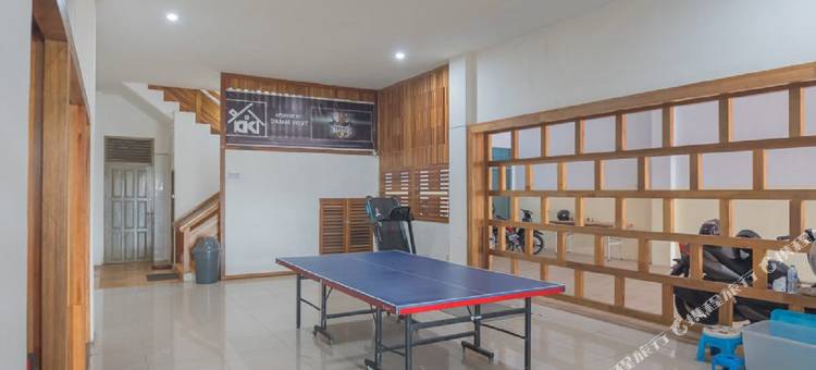 红多兹酒店-近查加玛达坤甸(RedDoorz Near Gajah Mada Pontianak)图片