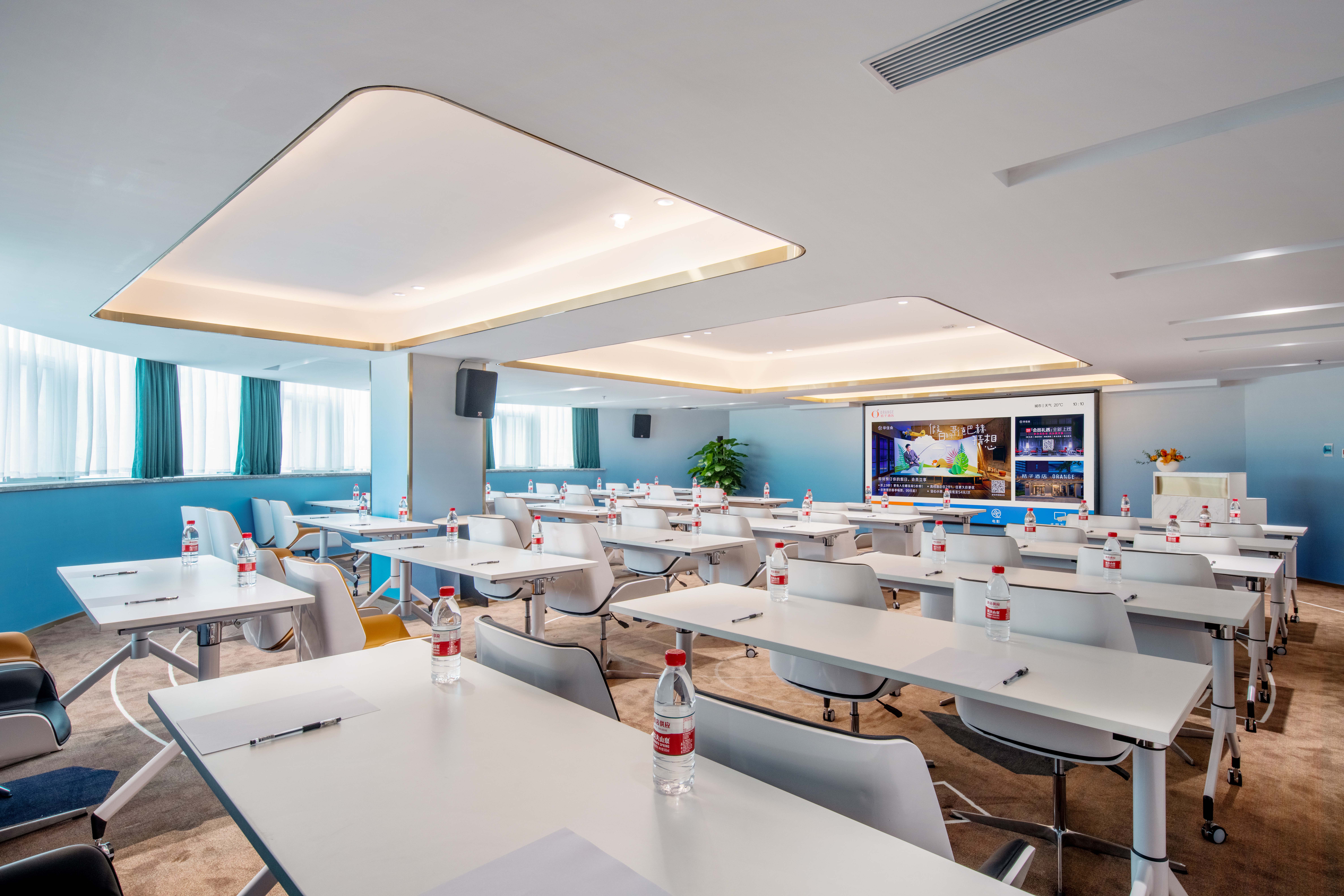 Orange Hotel Shenzhen Longhua subway stationOver view