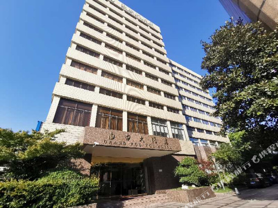 上海由由大酒店(仁济东院塘桥地铁站店)