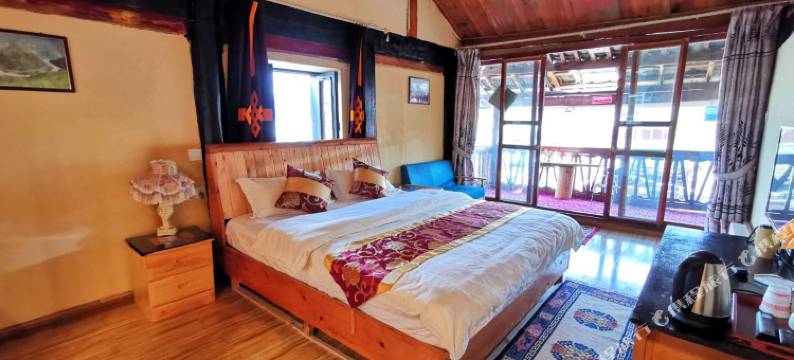 香格里拉望山小院客栈(独克宗古城店)图片