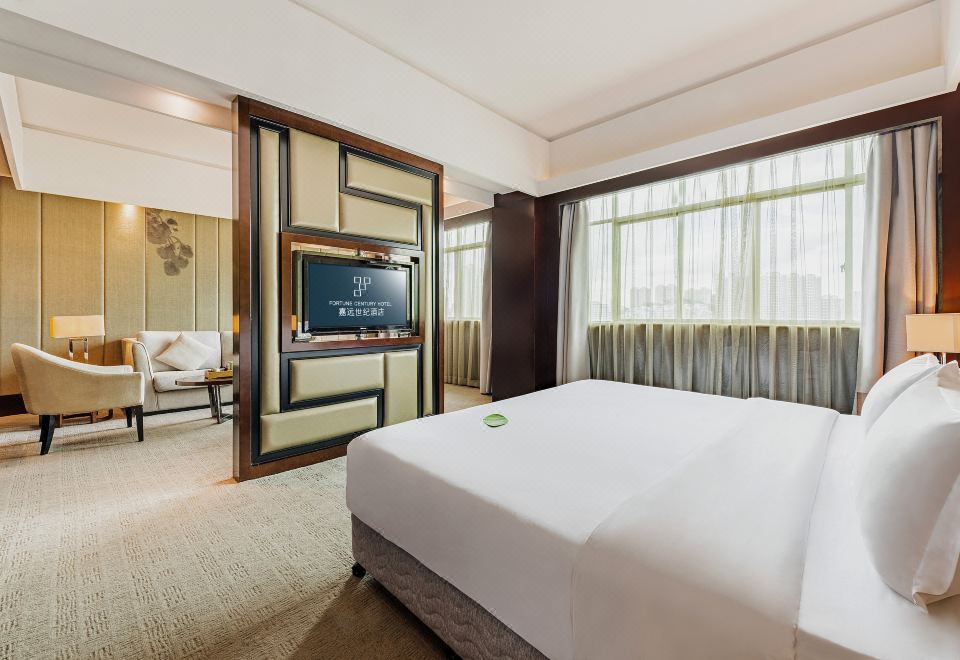 Zhuhai Jiayuan Century Hotel (Gongbei Huanyucheng Branch) Hotel Overview